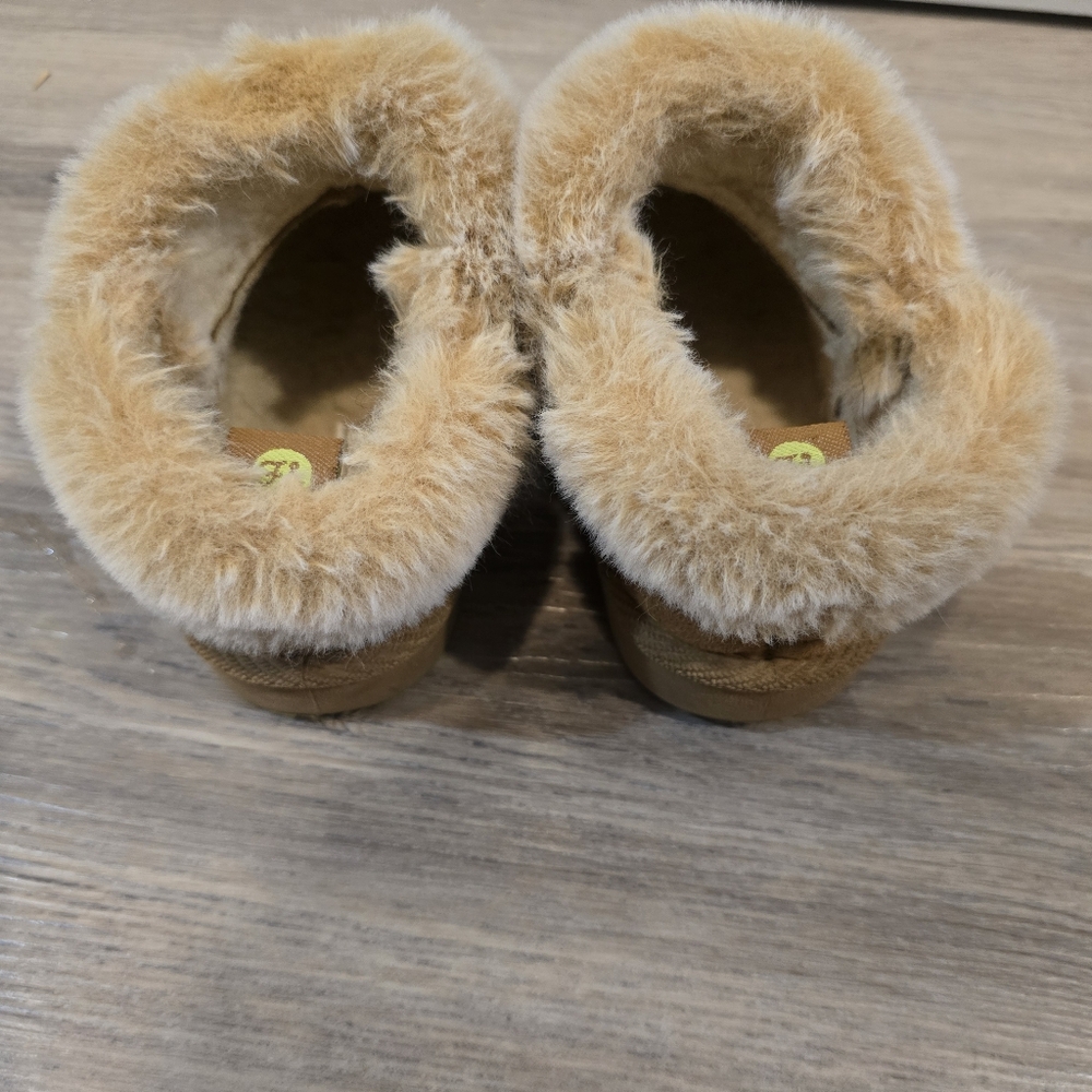 First steps boots 9c - Picture 2 of 3